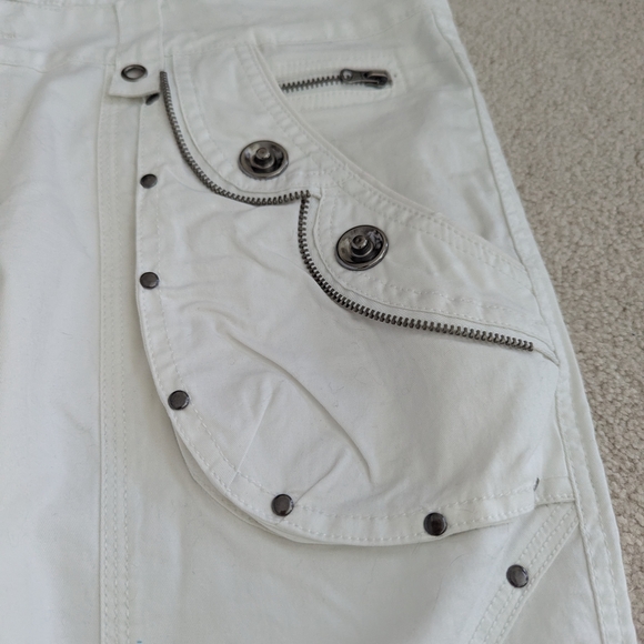 Style & Co. White Capris with Button Details - Picture 6 of 8
